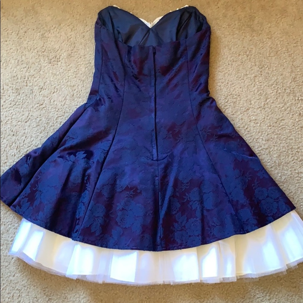 Dress - Picture 6 of 6